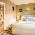 The Lounge & Bar Hotel