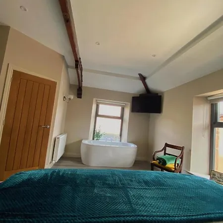 The Lounge & Bar Hotel Penrith