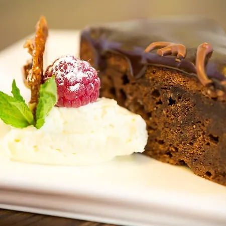 The Lounge & Bar Hotel