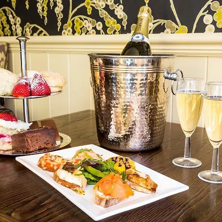 The Lounge & Bar 3* Penrith